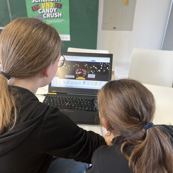 Work­shop „Krea­ti­vität trifft Tech­no­logie“- MINT-Förde­rung für Mädchen