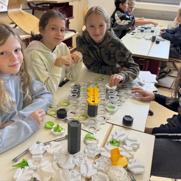 Work­shop „Gravi­trax®: Bringt die Kugel ins Rollen“ – MINT-Förde­rung an der Real­schule Bessenbach