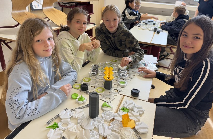 Work­shop „Gravi­trax®: Bringt die Kugel ins Rollen“ – MINT-Förde­rung an der Real­schule Bessenbach