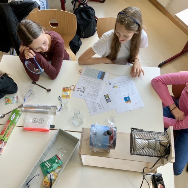 Woche der Gesund­heit und Nach­hal­tig­keit: Expe­ri­mente mit dem Klimakoffer